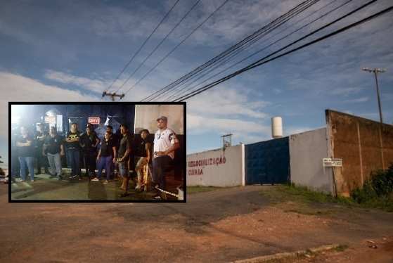 Agentes prisionais em greve fazem protesto em frente à antiga Cadeia do Carumbé