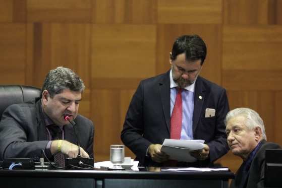 Votação ocorreu durante a sessão plenária na noite desta terça-feira (5), presidida pelo deputado Oscar Bezerra (PSB).