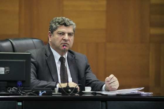 Deputado Guilherme Maluf tenta manobrar sobre o Teto de Gastos para conceder aumento ao Tribunal de Justiça.