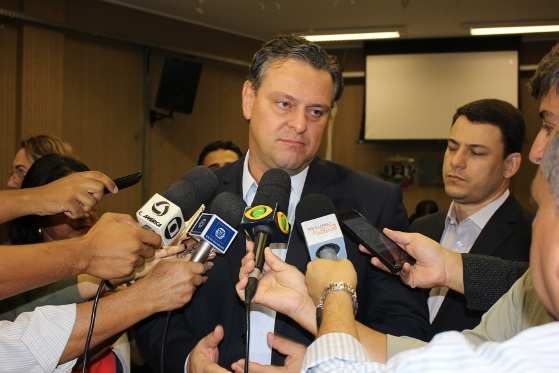 O vice-governador Carlos Fávaro (PSD) informou que a JBS é responsável por 50% do abate de boi em Mato Grosso, o que preocupa o Executivo.