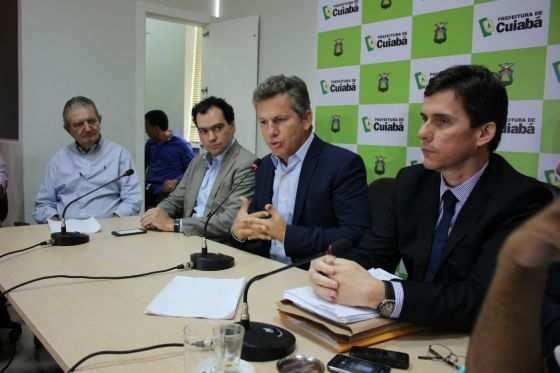 Em coletiva, o prefeito Mauro Mendes anuncia mudanças no serviço de saneamento básico de Cuiabá