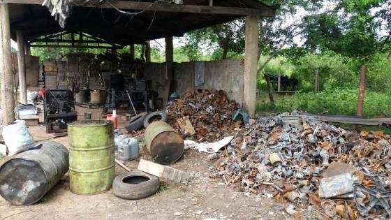 A fábrica localizada na comunidade ribeirinha denominada “Vale Verde”, em Cuiabá, foi interditada.