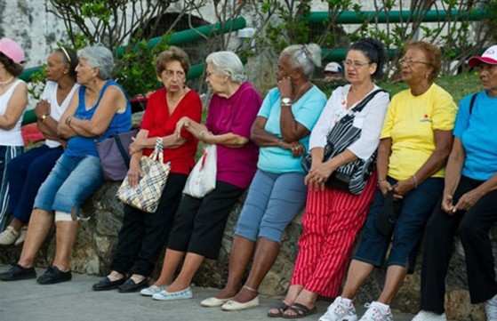 Se os brasileiros passarem a viver mais tempo depois de aposentados, isso vai exigir mais recursos da Previdência.