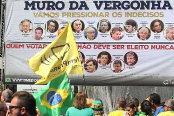 Manifestação em apoio ao juiz Sergio Moro e a operação Lava Jato na Avenida Paulista, em São Paulo, em novembro