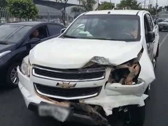 A S-10, que era conduzida pela mulher, estava com velocidade de aproximadamente 110 km/h no momento da batida.