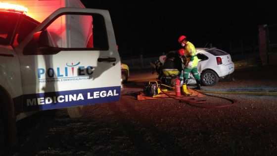 Corpo de vítima foi resgatado após intenso trabalho de serragem das ferragens 