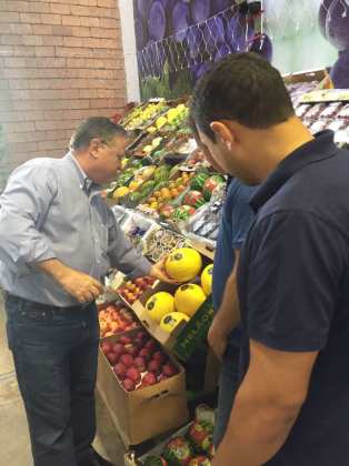 Ministro Blairo Maggi visita terminal atacadista com 