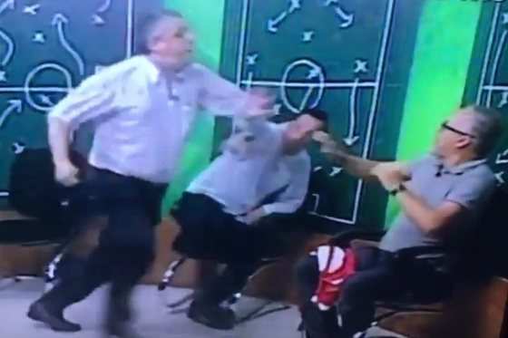 O programa foi tirado do ar e, ao voltar à sua programação normal, Fernando Miranda continuava na cadeira, mas Júlio Ribeiro não