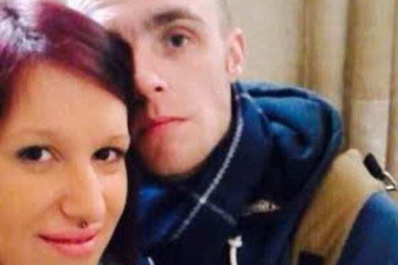 Melody Moon, 25 anos, percebeu que o namorado dela, Jamie Mitchell, 27 anos, estava agindo de forma controladora e violenta e decidiu terminar o relacionamento