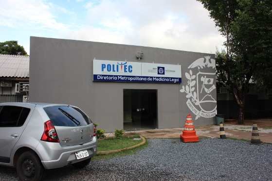 O jovem sem identificação foi levado ao IML.