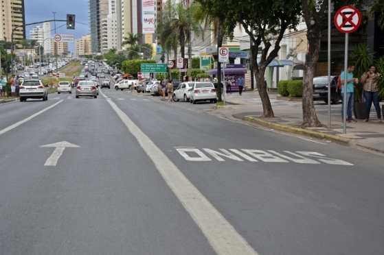 O novo corredor de ônibus tem seis quilômetros (3 km em cada sentido)