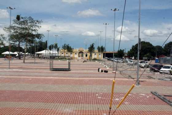 Palco para os shows está montado na Orla do Porto