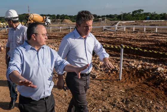 Pedido da coligação de Mauro Mendes tentava barrar entrega de títulos pelo governador Pedro Taques.