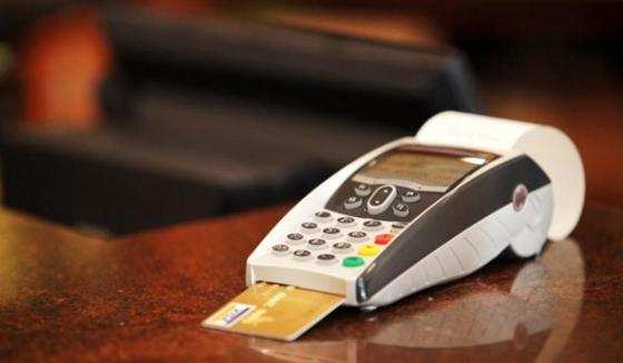 Pagar com cartão de crédito vai ficar mais caro