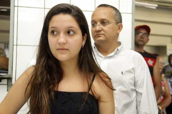 O governador Pedro Taques e a filha Renata passam férias fora do Brasil