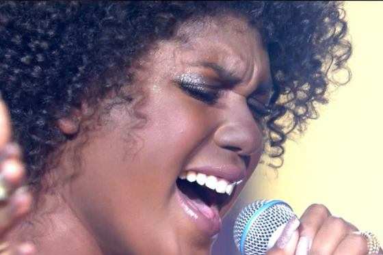 A mineira de Belo Horizonte encantou o público ao cantar as músicas “Say Say Say”, de Michael Jackson, em um dueto com Danilo Franco