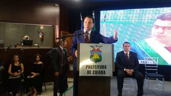 Bezerra foi vaiado na posse de Emanuel Pinheiro, no Centro de Eventos do Pantanal