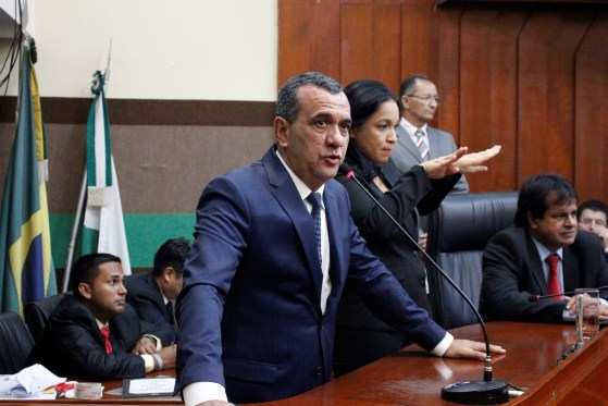 O requerimento foi apresentado verbalmente no Plenário da Câmara, pelo vereador Renivaldo Nascimento.