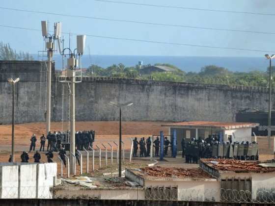 Tropa de choque da PM do Rio Grande do Norte entra na Penitenciária de Alcaçuz. 