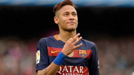 No cartaz o jogador Neymar chora à espera de sua execução.
