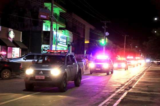 Polícia Militar saiu em rondas atrás dos assassinos, mas nenhum deles foi encontrado.