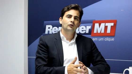 O deputado federal Fábio Garcia (PSB) questionou os interesses de uma aproximação entre os colegas Carlos Bezerra (PMDB) e Valtenir Pereira (PSB).