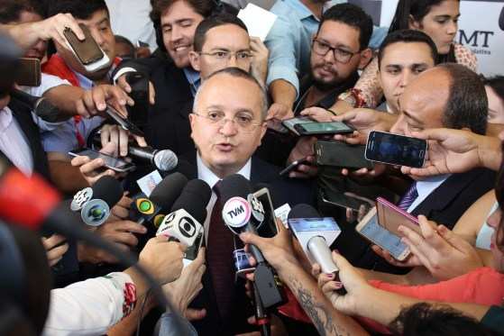 O governador Pedro Taques reafirmou não ter qualquer envolvimento com as escutas clandestinas da Polícia Militar.