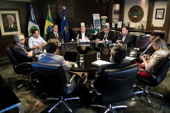 Governador se reuniu com chefe dos poderes para negociarem pagamento do duodécimo