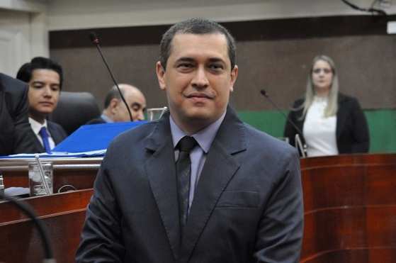O vereador disse que Emanuel não entregou documentos do impacto financeiro que a criação das Secretarias ocasionará aos cofres públicos
