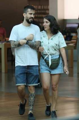 Clarice não era vista com um novo amor desde o fim de seu relacionamento com Gregório Duvivier