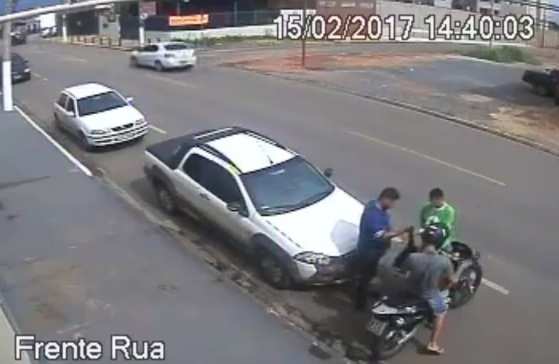 A Polícia Militar tenta localizar a motocicleta do trabalhador
