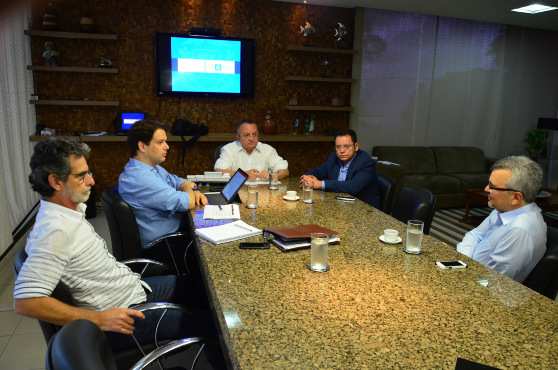 Nesta terça-feira (21), o presidente da Assembleia Legislativa esteve discutindo a negociação da dívida com o governador e equipe financeira