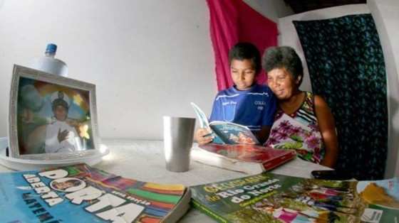 Mãe e filho leram, juntos, 107 livros em 2016, se considerados apenas os contabilizados na escola