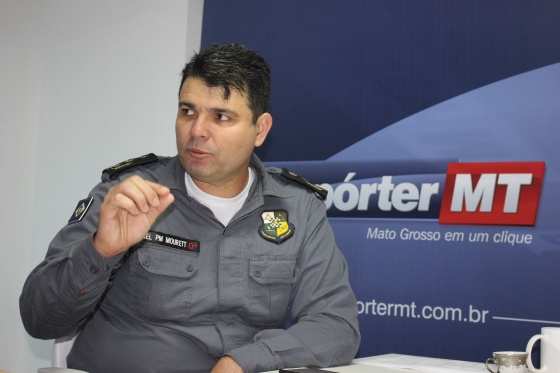 Subchefe do Estado Maior da Polícia Militar de Mato Grosso, coronel Heverton Mourett orienta sobre riscos do Carnaval