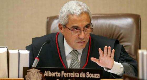 Alberto Ferreira de Souza durante julgamento no TJMT.