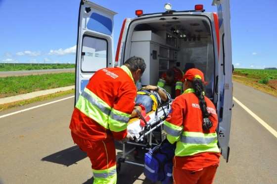 Duas pessoas foram socorridas com vida e encaminhadas para unidades de saúde