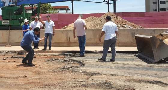 Emanuel vistoriou a obra de recuperação neste sábado