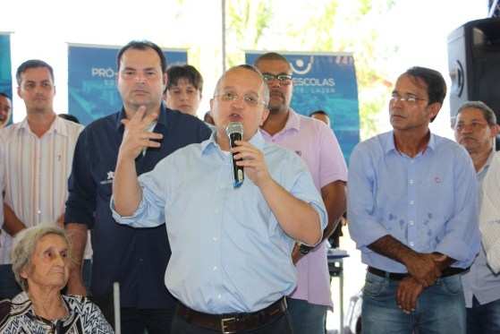 O governador teve uma crise de tosse durante coletiva de imprensa na inauguração da nova unidade do Detran, no Coxipó