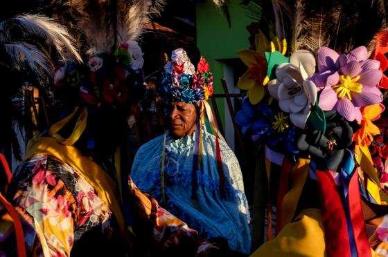 A dança do Congo surgiu com a vinda de escravos e manifesta a resistência dos negros que ficaram no município