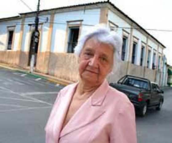 Dona Helena era sobrinha de Filinto Müller, ministro de Getúlio Vargas, e bisneta do jornalista e político Generoso Ponce