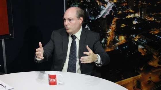 Procurador-geral do Ministério Público Estadual, Mauro Curvo, na bancada do Conexão Poder.