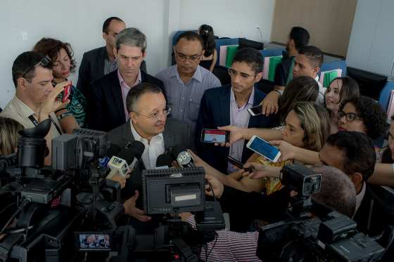 O governador Pedro Taques denunciou o vazamento de informações dos grampos para o Tribunal de Justiça.