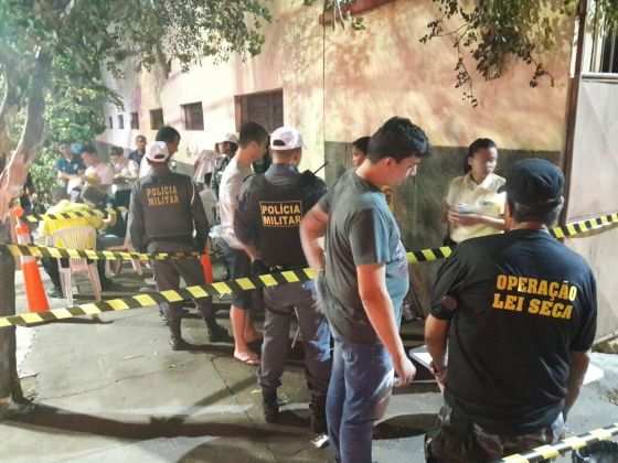 O policiamento está reforçado e motoristas e veículos sendo checados e fiscalizados