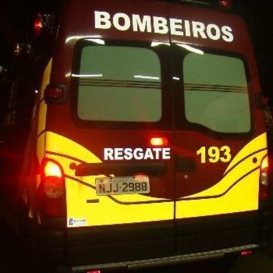 Equipe do Corpo de Bombeiros prestou socorro às vítimas.