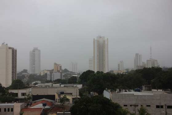 Cuiabá amanheceu com céu encoberto e baixas temperaturas.