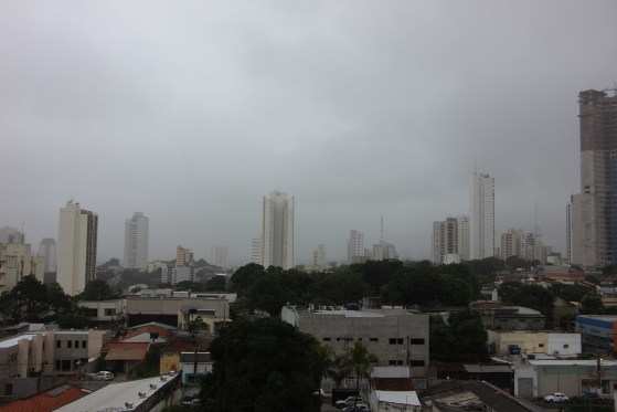 Sábado amanheceu com tempo frio em Cuiabá, após semana de calor.