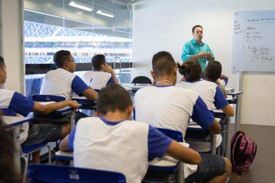 O caso chegou ao conhecimento do diretor da unidade após denuncias de alunos e pais.