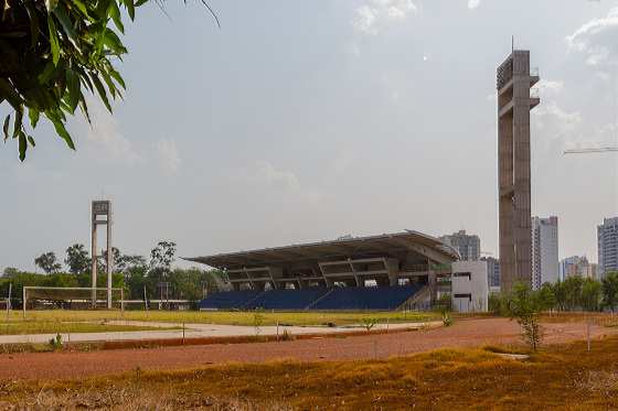 A construtora Engeglobal é a responsável pela execução da obra, que iniciou em 2013 e deveria ter sido entregue para a Copa do Mundo em 2014