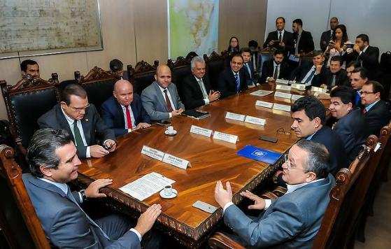 Em relação aos aeroportos, o ministro dos Transportes reafirmou que o Governo de Mato Grosso vai inaugurar um modelo inédito de concessão já no próximo leilão