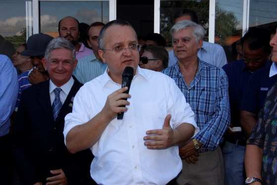 Para o governador Pedro Taques, o movimento do sem-terra é político, já que mesmo que exista o direito à manifestação, as propriedades devem ser preservadas.